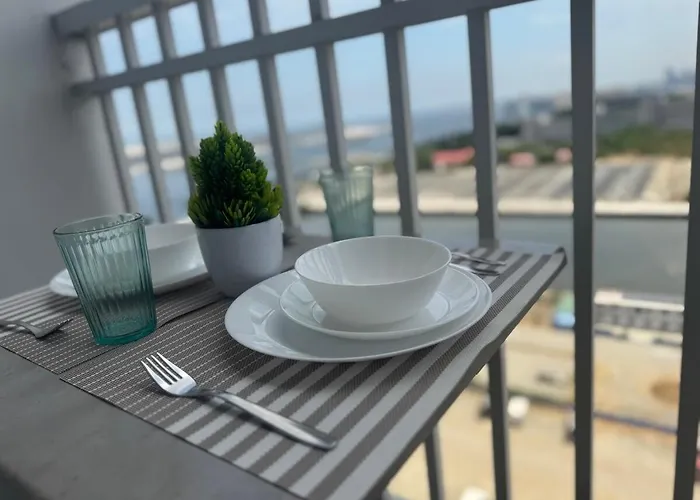 2br Ktv In Moa Smx Okada, Near Airport Apartamento