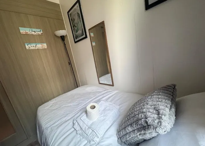 2br Ktv In Moa Smx Okada, Near Airport Manila